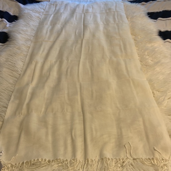Women’s Scarf Brand New length 65” wide 26” color white/off see all photos - Picture 5 of 12